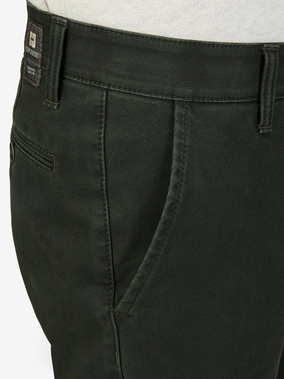 Dunkelgrüne GARVEY 8025 Flat Front-Hose mit Komfortbund, Hemdenstopper und Thermolite-Wärmeisolierung, aus High Stretch Baumwolle, Regular Fit, schlanker Beinverlauf, für Herbst/Winter, hergestellt von Club of Comfort.