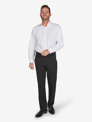 Mann in weißem Hemd und schwarzen GARVEY 8070 Flat Front-Hose mit elastischem Komfortbund, Hemdstopper und Münztasche, aus bi-elastischer Baumwoll-Qualität, regular Fit, Schwarz, ganzjahres, Made in Green by Oeko-Tex.