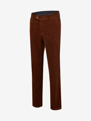Hose GARVEY 8200 in Braun, aus weichem Feincord mit Stretch, Flat Front, Komfortbund mit Hemdenstopper, Bundverlängerung mit Knopf und Haken, Regular Fit, normale Leibhöhe, schmalere Fußweite, hergestellt von Club of Comfort, geeignet für Herbst/Winter, stilvolle Chino-Optik.