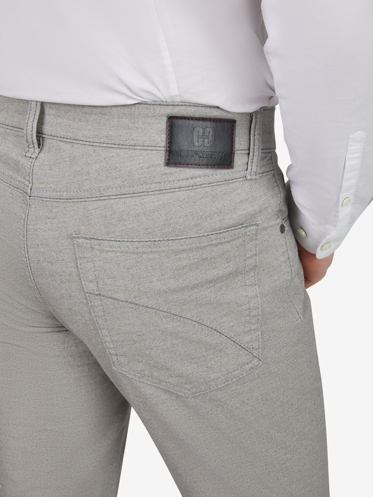 Hemdstoffhose in Hellgrau Melange vom Hersteller Club of Comfort, mit elastischem Doppelstoffbund, Mobile Pocket in der rechten Vordertasche, Münztasche mit Kontrast-Patch, 5-Pocket-Design, regular Fit, Baumwoll-Struktur-Mischgewebe mit Woll-Optik, Herbst/Winter, Komfortmerkmale wie Stretch und OEKO-TEX Standard 100.