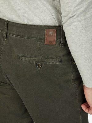 Hose MARVIN 7611 in Steingrau, mit elastischem Comfortbund, Hemdstopper, Swing-Pocket, Münztasche mit Kontrast, aus hochelastischer Baumwolle mit maskulinem Struktur-Print, regular fit, normaler Leibhöhe, schlankes Bein, hergestellt von Club of Comfort, ideal für Herbst/Winter.