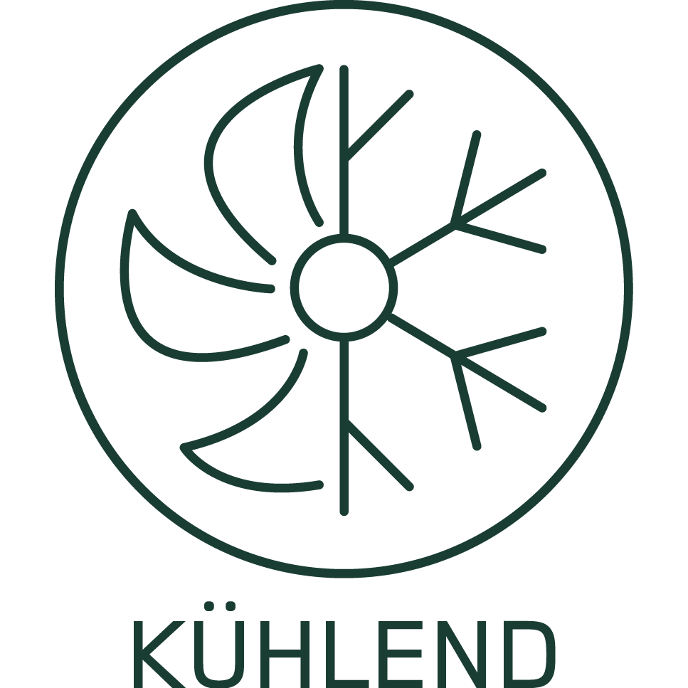 Das Bild zeigt ein kreisförmiges Symbol, das in der Mitte in zwei Hälften geteilt ist. Die linke Hälfte enthält eine stilisierte Schneeflocke, die rechte Hälfte eine Eisscheibe, zusammen symbolisieren sie Kühle und Winter. Darunter steht das Wort „KÜHLEND“ in Großbuchstaben.
